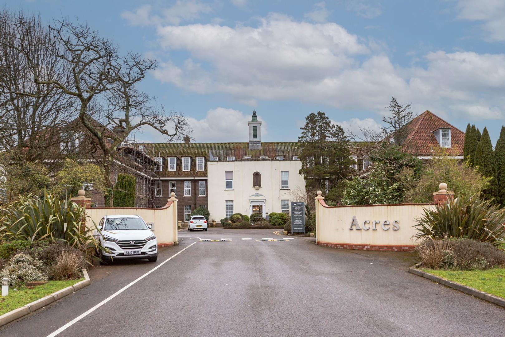 Willow Court, Clyne Common, Swansea, SA3 3JB